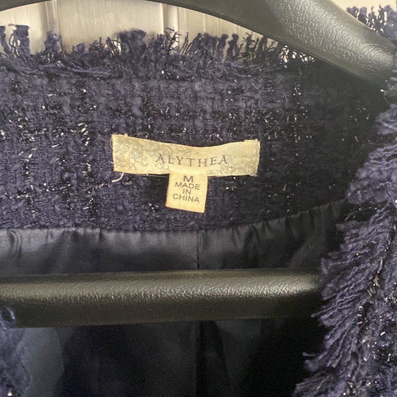 Cute navy blazer - Picture 2 of 2